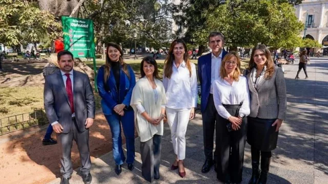 La Municipalidad de Salta y Banco Macro van a mantener linda la plaza 9 de Julio (renovaron un convenio)
