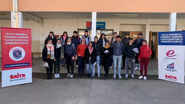 Jóvenes acceden a su primer empleo (iniciaron entrenamientos en empresas)