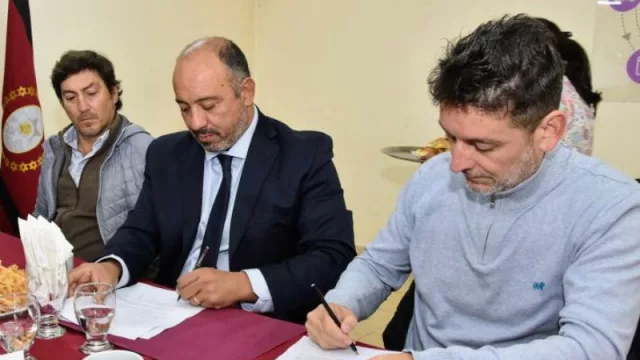 Pensando en los jóvenes de Vaqueros: planifican formación en programación