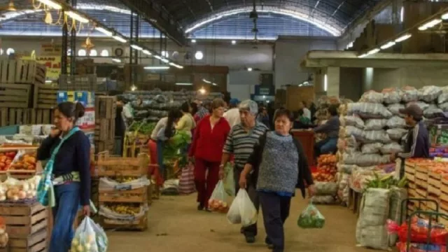 No habrá aumentos: Cofruthos consiguió el compromiso (de venta de gasoil) de dos estaciones "amigas" para transportar la mercadería