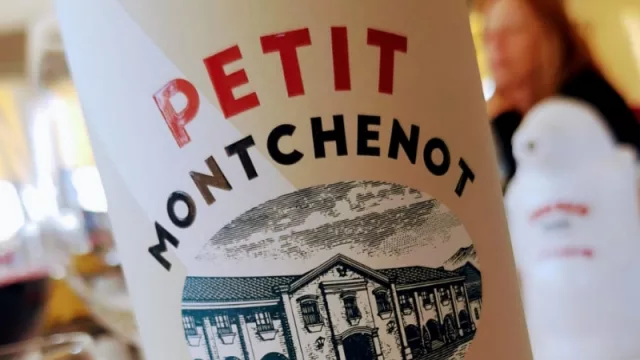 El Petit Montchenot de Bodega López viene con historietas