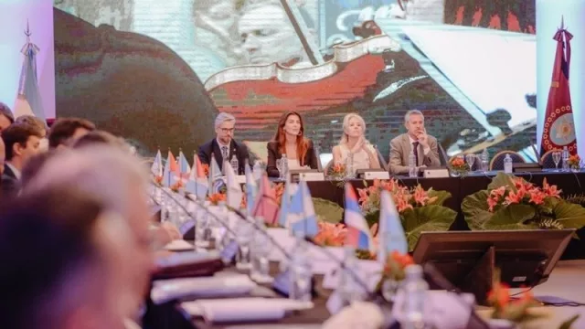 Escribanos debatieron gajes de la profesión en Salta (sumar la tecnología, el desafío)