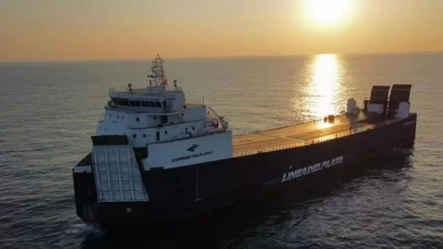 Todos al barco que hay nuevas estelas (Línea del Plata retoma un servicio fluvial logístico)