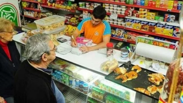 Los almacenes esperan definiciones de una canasta con productos a precios reducidos (para vender en los barrios)