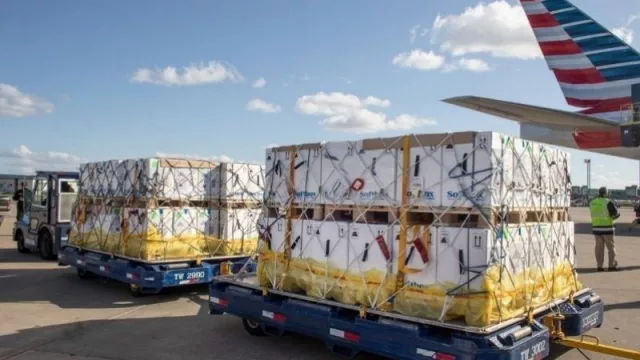 Llegó un embarque con más de 800.000 vacunas de Pfizer