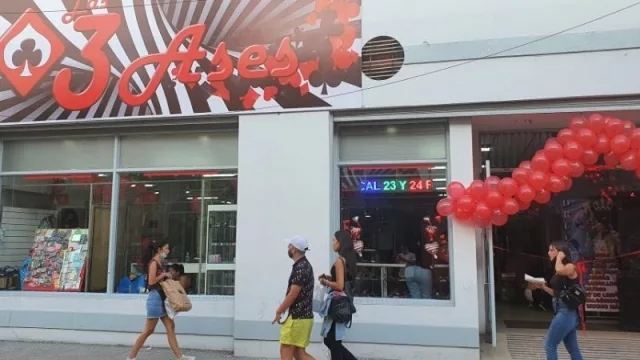 De vendedores ambulantes a puesteros formales (se habilitó una feria para 160 familias)