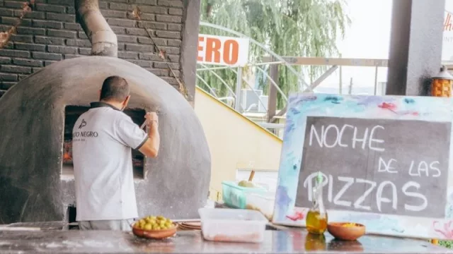 La noche de las pizzas es internacional: habrá promociones en toda la provincia 