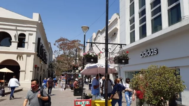 Con poco stock, los comerciantes buscan financiamiento para llenar las estanterías