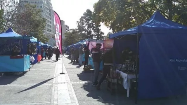 Para todos los gustos: Más de 80 emprendedores te ayudarán a llenar de regalos tu arbolito de navidad