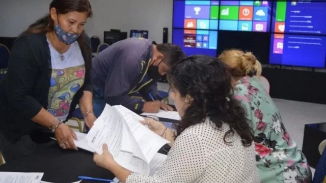 Ventas barriales: emprendedores y feriantes se preparan para copar las fiestas