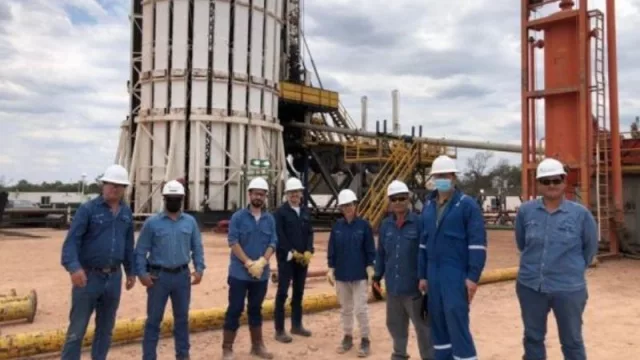 El Día del Petrolero se celebró con la perforación de un pozo en El Guardián