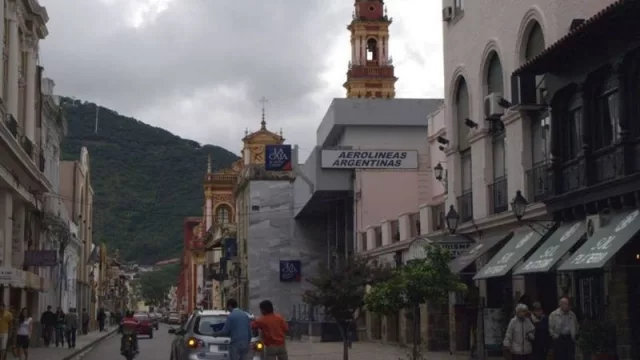 Volviendo a la normalidad: la oficina de Aerolíneas Argentinas atiende sin turno previo