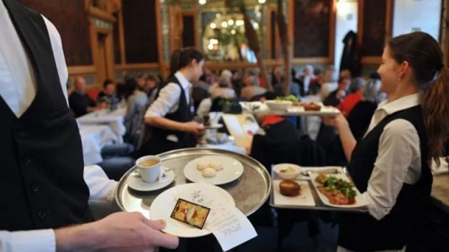 Hoteleros y gastronómicos viven un clima de optimismo, pero las deudas y los créditos asumidos tras casi dos años sin actividad preocupan al sector