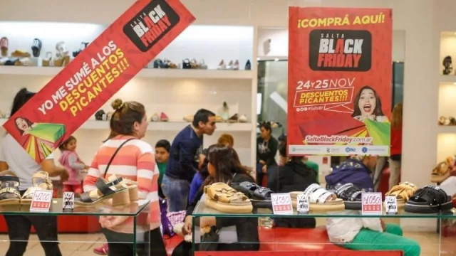 Llegó el gran día: más de 1.000 negocios en toda la provincia viven con gran expectativa el Black Friday
