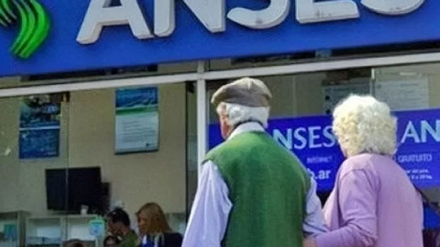 Confirmado por Anses: las jubilaciones aumentan 12,11% en diciembre; ¿le ganan a la inflación?