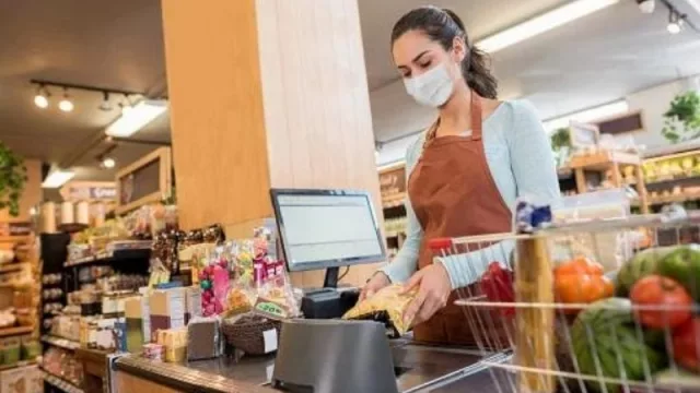 ¿Estás buscando trabajo? Podés prepararte para desarrollar tareas de cajero en supermercados