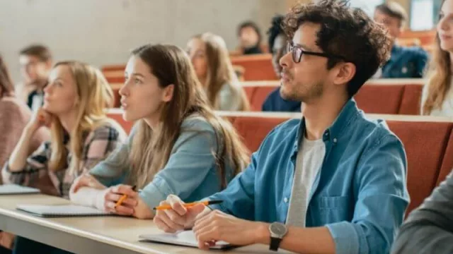 Dato: las mujeres ya representan el 61,6% de la graduación universitaria (y tienen mejor eficacia en la graduación que los hombres)