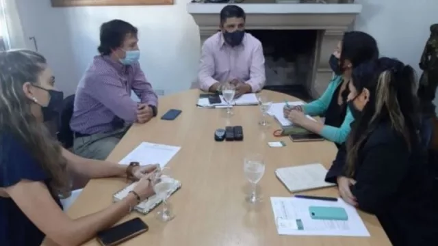 La Cámara de Tabaco de Salta se prepara para contener a 980 niños durante la época de cosecha