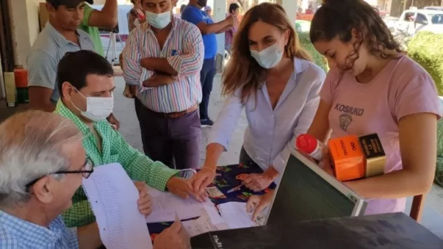 La sequía no da tregua: Pequeños productores de los departamentos Rivadavia y San Martín reciben asistencia