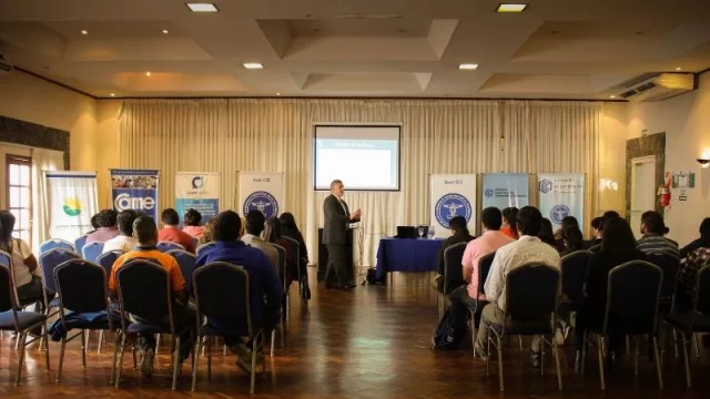 Booth Consulting aspira a ser el nexo entre quienes buscan trabajo y quienes necesitan sumar recursos humanos calificados