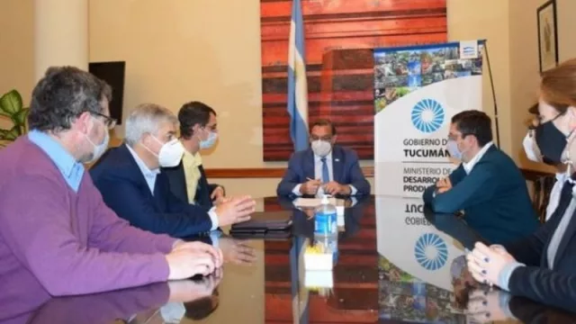 Firman un convenio para fortalecer la industria del software en Tucumán