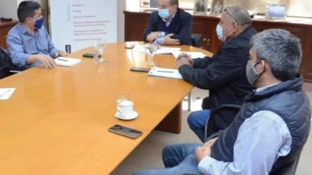 Buscan mejorar la registración de los trabajadores rurales, el sector que más trabajadores en negro tiene