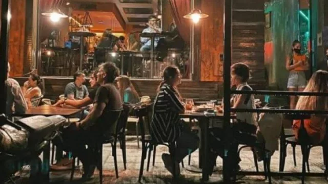 Amplían el horario de atención de bares, restaurantes y salones de fiestas en Tucumán: ¿qué se sabe sobre los trabajadores de los boliches?