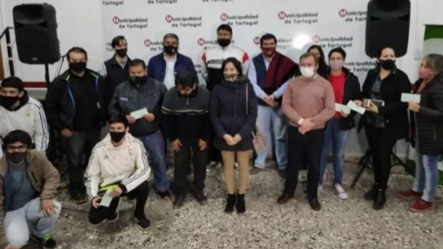 Entregaron créditos por $ 50.000 a 19 microemprendedores de Tartagal (interés del 8% anual)