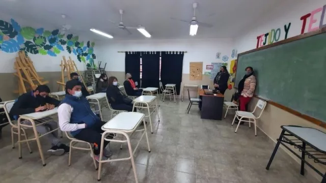 Prácticas laborales pagas: jóvenes aprenden oficios y se insertan al mundo del trabajo