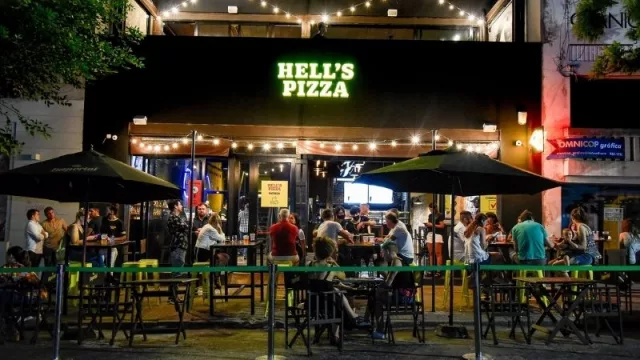 Hell´s Pizza, una pizzería made in Argentina que no para de expandirse con sus franquicias (un local funcionando a pleno en Salta)