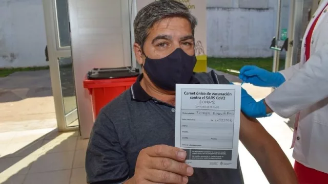 Un incentivo tentador: Comerciantes Unidos propone que los salteños vacunados puedan circular hasta las 2 de la madrugada y accedan a descuentos  