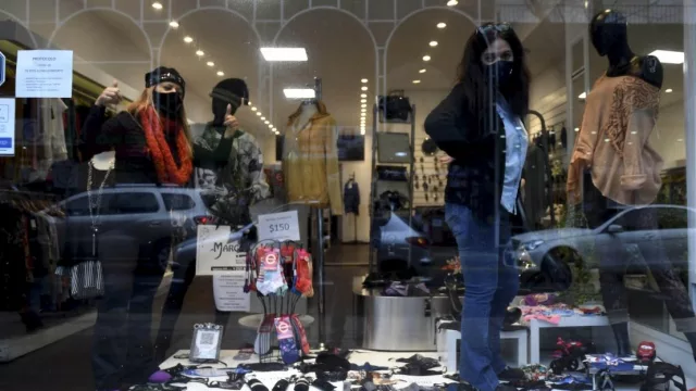 Las ventas minoristas subieron 8,6% anual en junio pero cayeron 16% frente a 2019