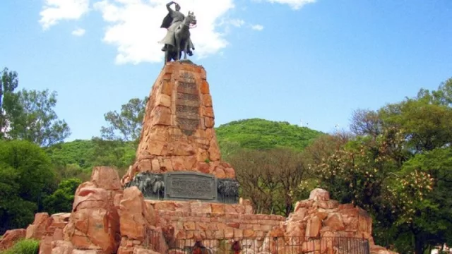 Feriados del 17,  20 y 21 de junio, ¿Trabaja el comercio en Salta? ¿Se paga el doble? 