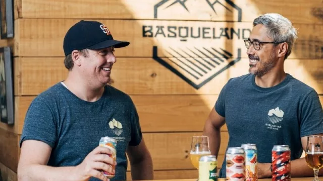 Tres “norteamericanos vascos” revolucionan el mercado español de la cerveza con Basqueland (premios y más premios)