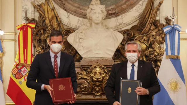 España "va a estar siempre del lado de Argentina" en las negociaciones con el FMI, dijo Sánchez