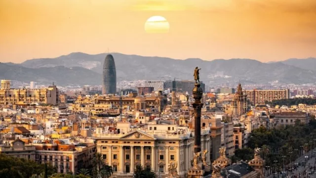 Barcelona sale a buscar visitantes de Estados Unidos y Rusia (luego a por franceses e ingleses y siempre por españoles)