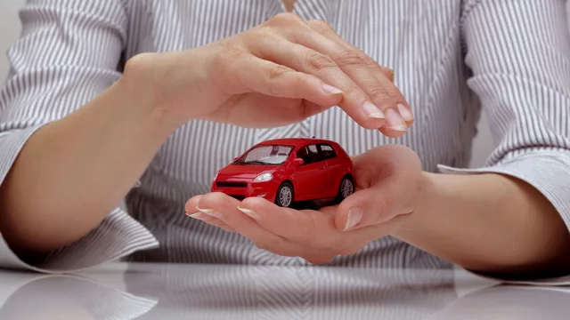 Advierten aumentos en seguros de autos si aprueban nuevo impuesto a las pólizas