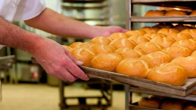 Sin confiterías ni restaurantes, las panaderías del centro pierden a sus clientes más grandes y operan al 25% de su capacidad 