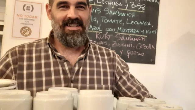 Bar 2222, el sueño de un emprendedor inquieto que se definió por las agujas de un reloj