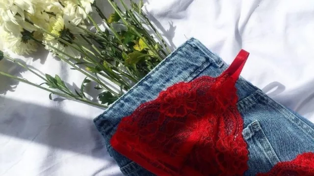 Piel Morena Intimates: caer, levantarse y resurgir