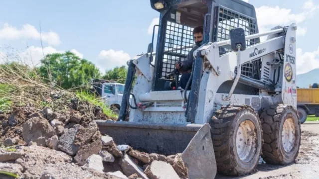 ¡Basta de tirar escombros en la calle! Sin escombros tendremos una ciudad limpia