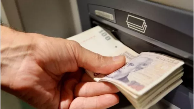 El BCRA extendió el plazo para "patear" cuotas y sacar dinero del cajero sin comisión