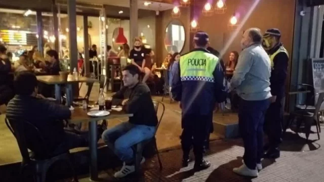 Nueva modalidad: los salones de fiestas tucumanos abrieron sus puertas como bares 