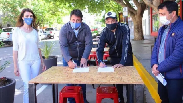 La Municipalidad de Neuquén habilitó la actividad gastronómica en las vereda