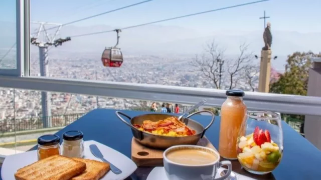 Un escape en la ciudad: reabrió el Teleférico San Bernardo, para disfrutar la vista más linda de Salta