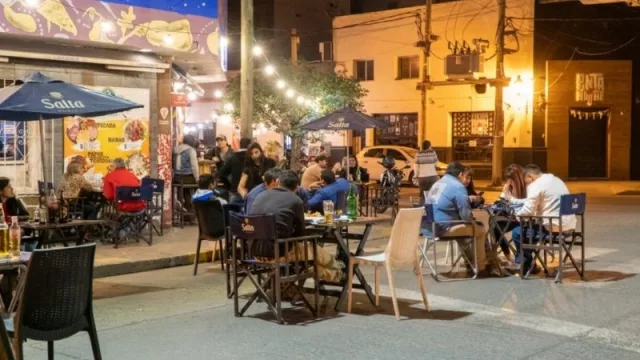 Identificarán a los comercios gastronómicos de Plaza Alvarado que cumplen los protocolos de COVID-19