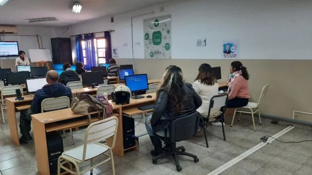 En medio de la crisis, 25 beneficiarios de programa de empleo comenzarán hoy prácticas laborales