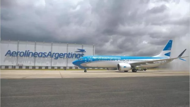 Aerolíneas Argentinas ya vende pasajes para volar a Madrid y Miami en agosto: cuánto salen
