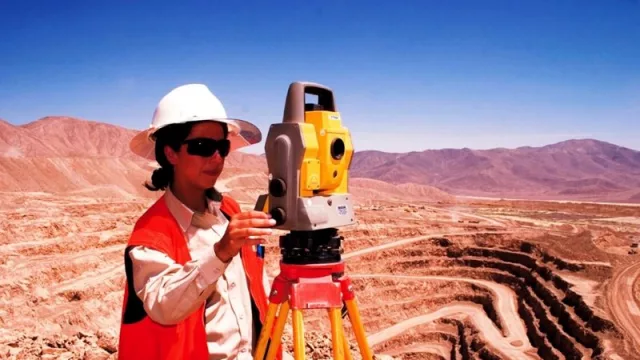 La minería, el nuevo horizonte laboral que se abre para la mujer (ahora representan el 5% de la mano de obra)