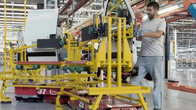 Aumentan ayuda a industrias para que produzcan cuanto antes y reactiven la economía